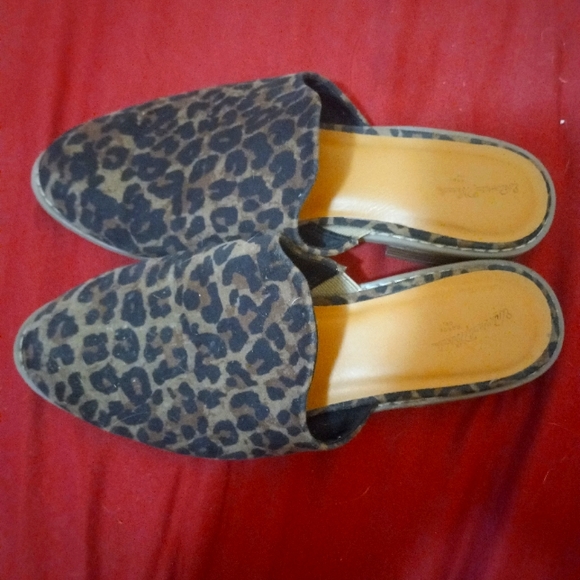 Universal Thread Slip Ons Size 7 - Picture 1 of 3